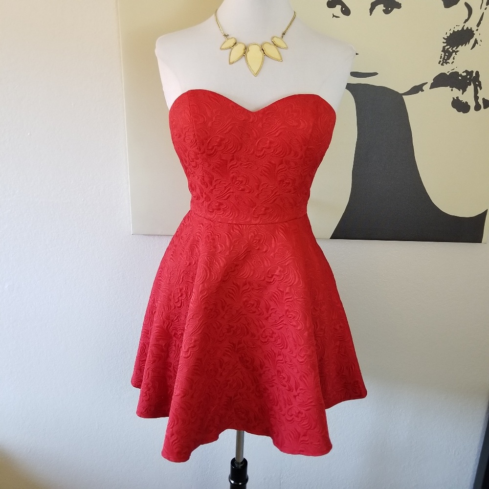 SOLD 💫 ChiChiLondon Sweetheart Neckline Dress 10